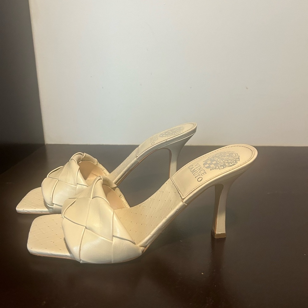 Vince Camino - Elegant Cream Mules size 8